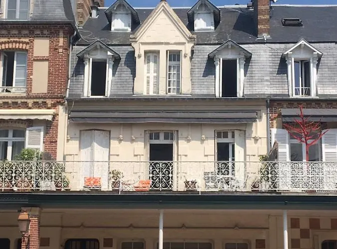 A Deux Pas Du Casino Et De La Spacieux 2 Pieces